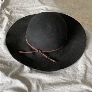 Felt floppy hat with brown tie accent